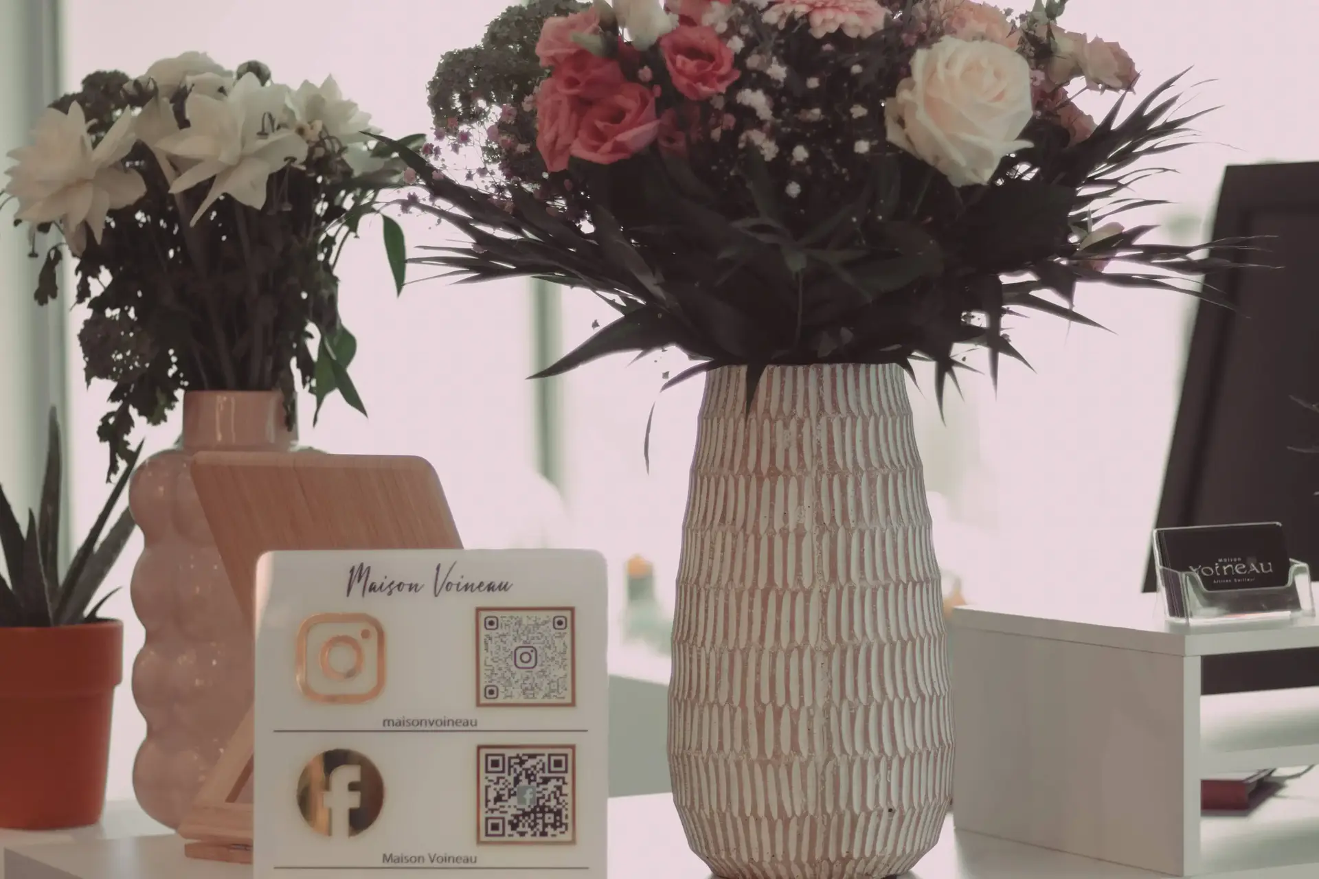 Espace d'accueil du salon de coiffure Maison Voineau à Angers